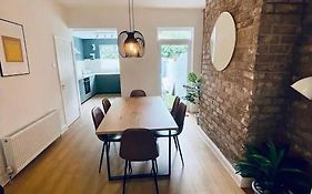 Spacious Modern Anfield Home, Lfc & Efc, Free Parking